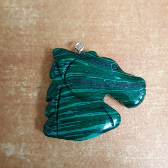 New Carved Malachite Horse's Head Pendant. - Picture 2 of 7